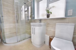 Shower room- click for photo gallery